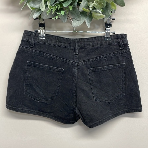 NWT PrettyLittleThing Black Wash Denim Jean Mom Shorts High Rise 4 - Picture 4 of 14